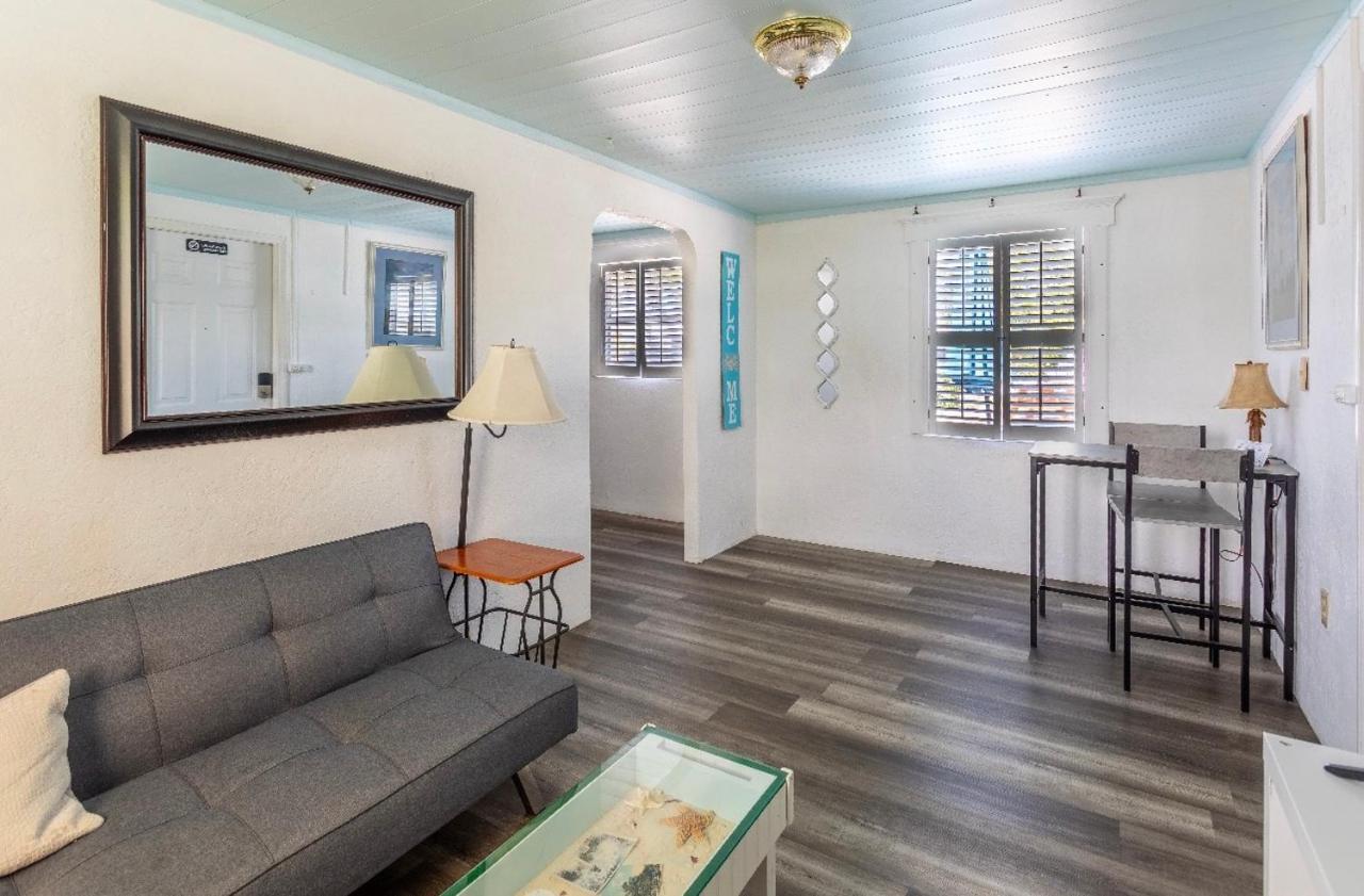 Bungalow 1 Minute From The Beach Suite #3 Englewood Luaran gambar